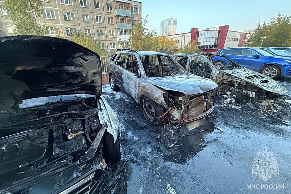 7 легковушек спасали от огня ивановские пожарные 24 сентября